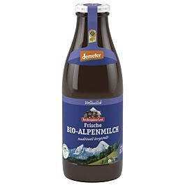 Čerstvé plnotučné mlieko v skle